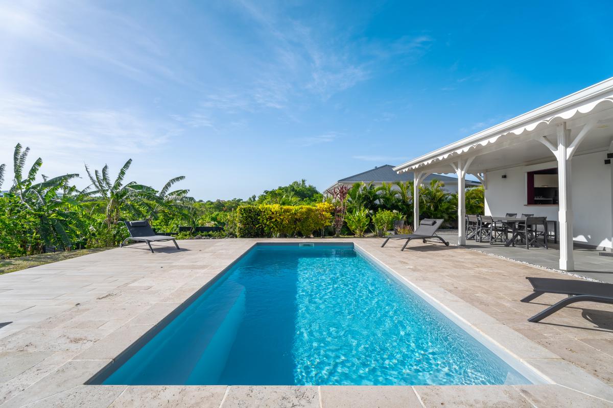 1Location villa piscine 4 chambres sainte luce_piscine
